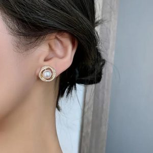 Elegant Pearl Stud